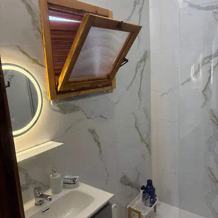 By Michele דירה *